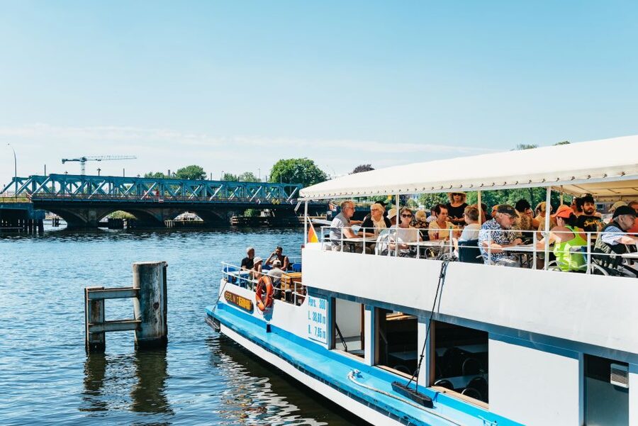 Berlin: Spree Boat Tour to Müggelsee - Köpenick Palace and the Captain of Köpenick