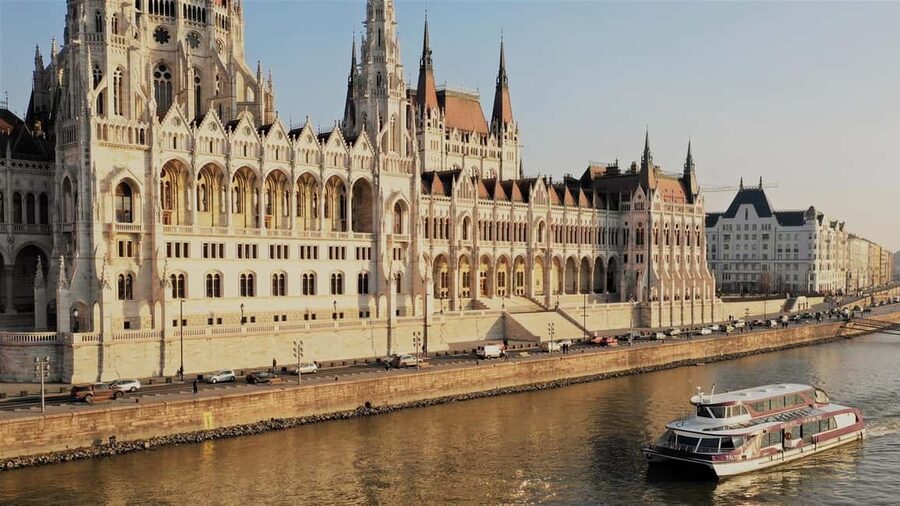 Best of Budapest Cruise - Upper deck views versus indoor comfort