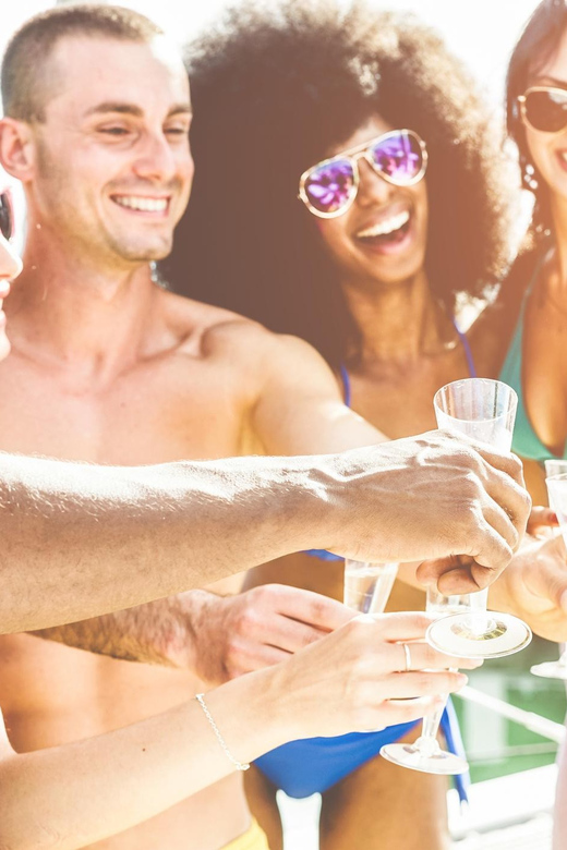 Boat Party to the Beach with Swimming Stops, DJ and Open Bar - Returning along the Tagus