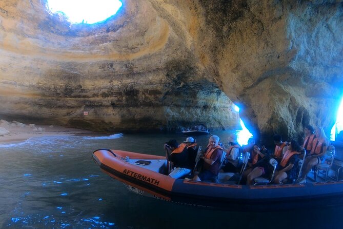 Boat trip to the caves of Benagil - What the small group changes