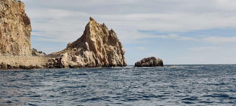 Boat trip to the Medes Islands, caves and stop for swimming - Guide quality and language choice