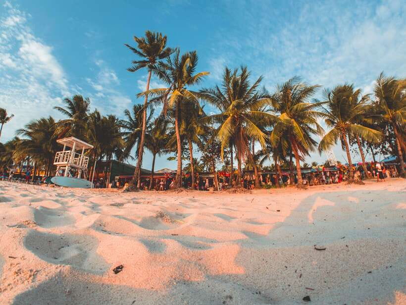 Boracay: Island and Beach-Hopping Boat Tour with Snorkeling - The Filipino buffet gives the day a proper pause