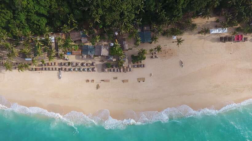Boracay: Island and Beach-Hopping Boat Tour with Snorkeling - The guides are a major part of the value