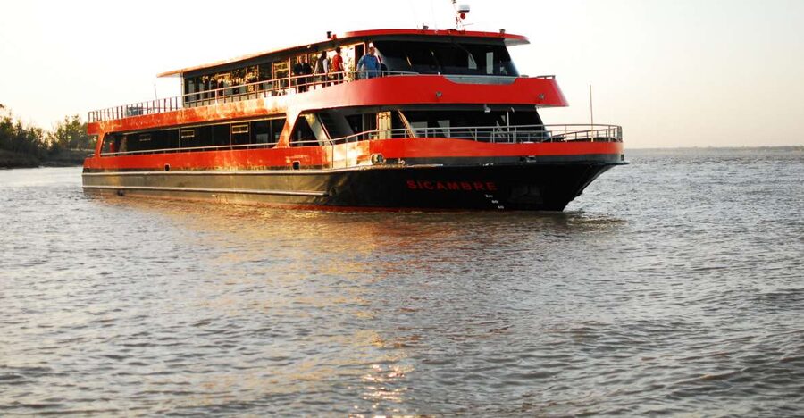 Bordeaux: 2-Hour River Dinner Cruise - A dinner cruise with Bordeaux as the view