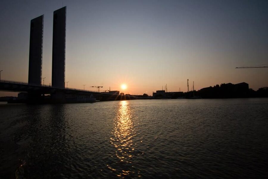 Bordeaux: Evening Apéritif Cruise on the River Garonne - Why the Garonne is the heart of this cruise