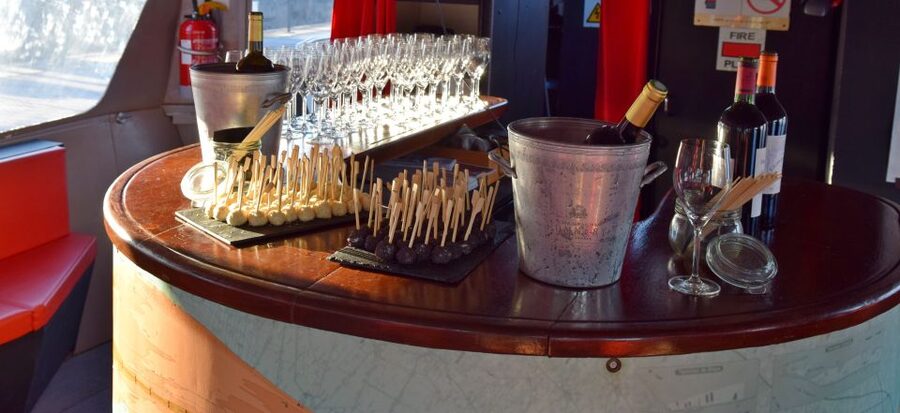 Bordeaux: Evening Apéritif Cruise on the River Garonne - What the $34 price gets you
