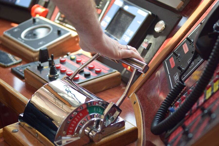 Bordeaux: Evening Apéritif Cruise on the River Garonne - Timing, language, and practical choices