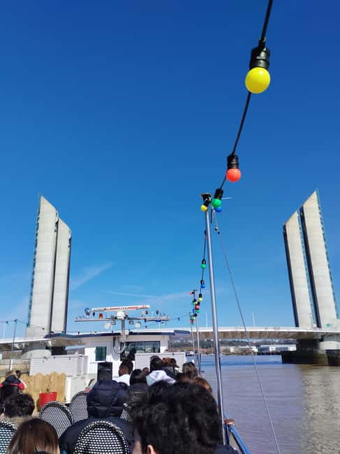 Bordeaux: Guided River Cruise - Finding the pontoon near Pont de Pierre
