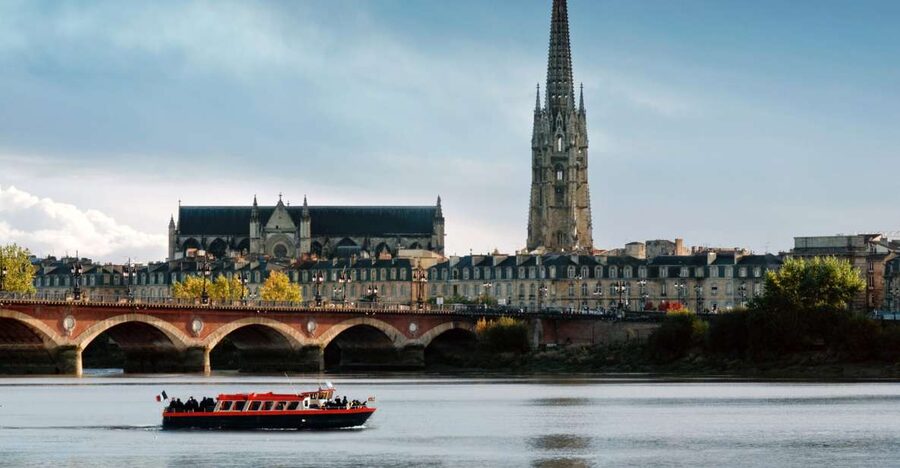 Bordeaux: River Cruise with Commentary, Wine and Canelé - Why the Garonne gives you a fresh view of Bordeaux