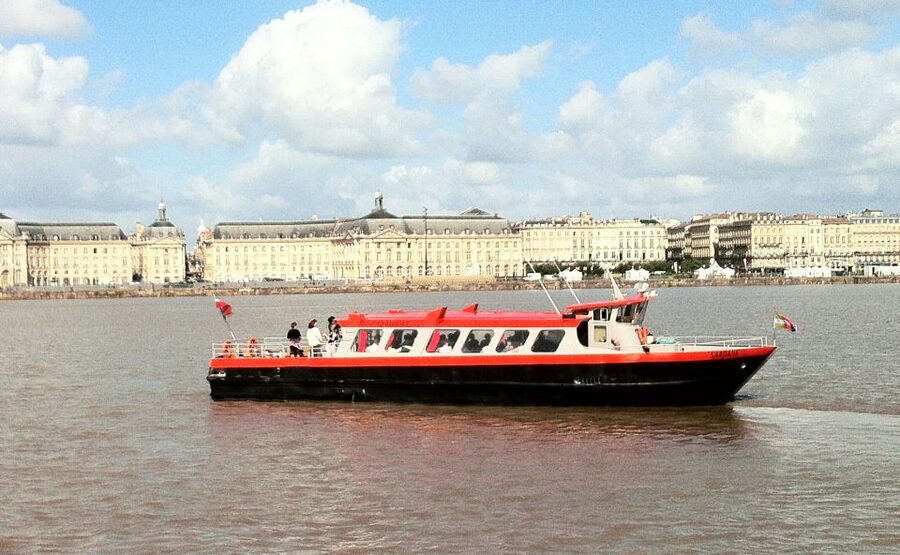 Bordeaux: River Cruise with Commentary, Wine and Canelé - Who should book this Bordeaux river cruise?