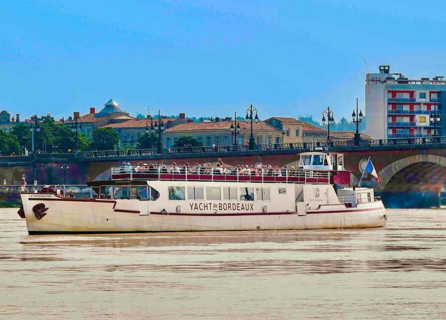 Bordeaux: River Garonne Cruise with Glass of Wine and Canelé - Pont de Pierre and the historic riverfront
