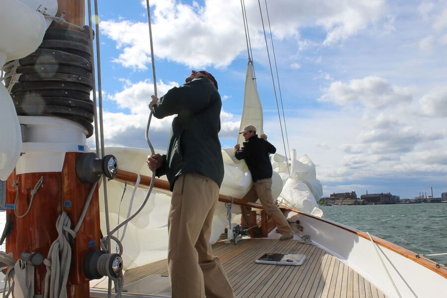 Boston: Harbor Champagne Sunset Sail from Rowes Wharf - Drinks, Picnic Rules, and the Champagne Question