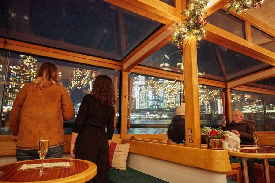 Boston: Harbor Sunset Yacht Cruise - Fort Independence and Castle Island