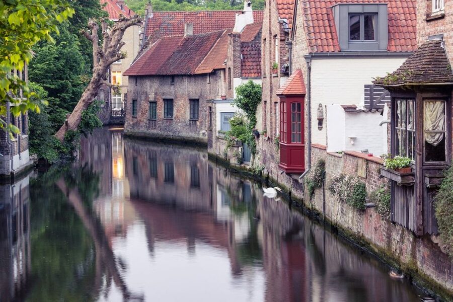 Bruges: Guided Tour & Boat Ride with Optional Beer Tasting - Market Square and the Belfry
