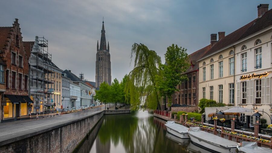 Bruges: Guided Tour & Boat Ride with Optional Beer Tasting - Starting near Bruges Station and Lake of Love