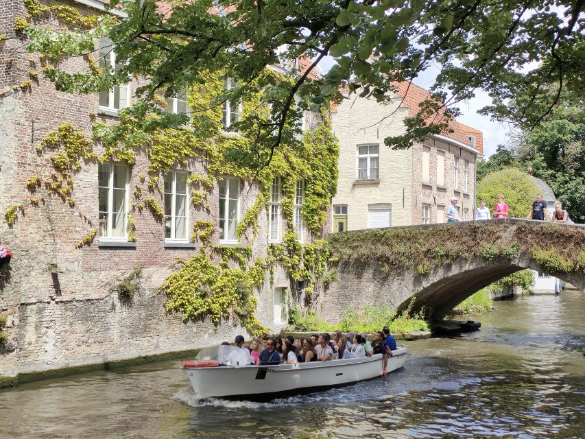 Bruges: Small Group Boat Cruise and Guided Walking Tour - Forty minutes on Bruges’ canals