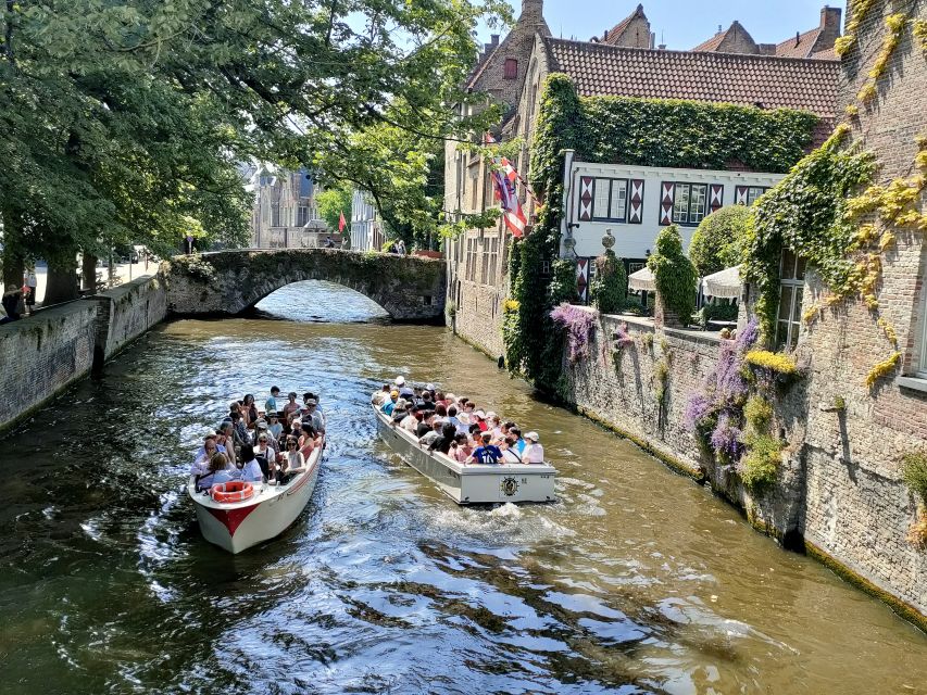 Bruges: Small Group Boat Cruise and Guided Walking Tour - What $51 buys you in 150 minutes