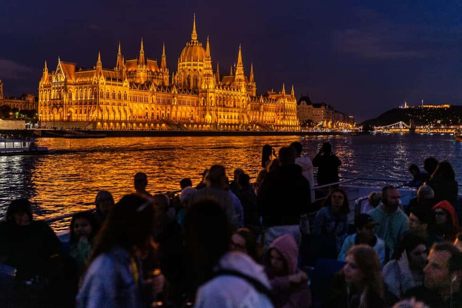Budapest: 1-Hour Evening Sightseeing Cruise with Drink - The one-hour route along the Danube
