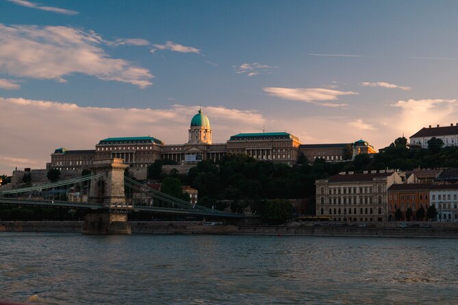 Budapest: 1-Hour Highlights Cruise with Welcome Drink - Dock 42 at Szent István park