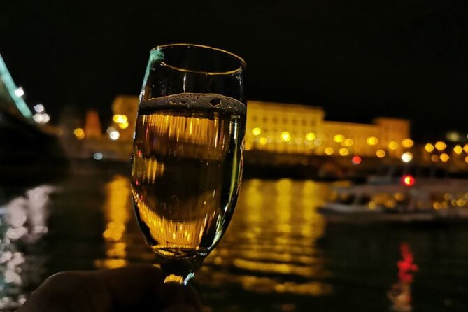 Budapest: 1-Hour Highlights Cruise with Welcome Drink - Cold weather, open-air seats, and comfort