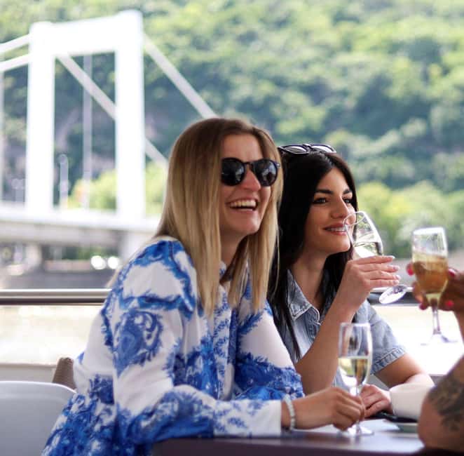 Budapest: 60-Minute Panoramic Cruise with Drink included - Is $22 good value?