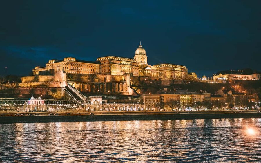 Budapest: By Night Sightseeing Cruise with Welcome Drink - Key points to know before you book