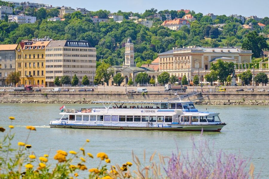 Budapest: By Night Sightseeing Cruise with Welcome Drink - Buda Castle, Fisherman’s Bastion, and Matthias Church