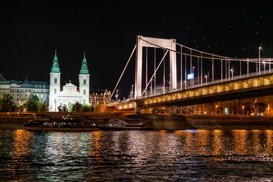 Budapest: Candlelit Dinner River Cruise with Live Music - The route: Parliament, Buda Castle, and the bridges