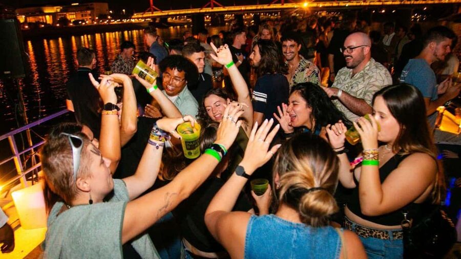 Budapest: Danube Beat Party Cruise with DJ & Drink Packages - A night cruise built around Budapest’s best views