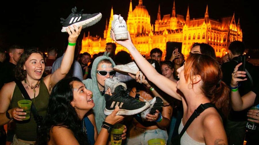 Budapest: Danube Beat Party Cruise with DJ & Drink Packages - The music and crowd
