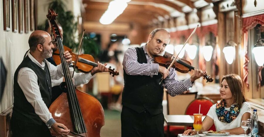 Budapest: Danube River Cruise with Dinner and Prosecco - The food: goulash, lángos, and buffet dishes