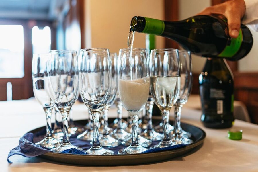 Budapest: Danube River Cruise with Dinner and Prosecco - Live music and Hungarian dancing