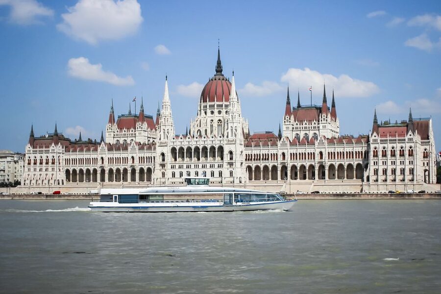 Budapest: Daytime Sightseeing Boat Cruise - Is $23 good value for Budapest?