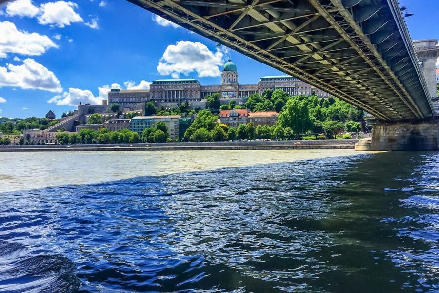 Budapest: Daytime Sightseeing Boat Cruise - Margaret Island and the optional summer stop