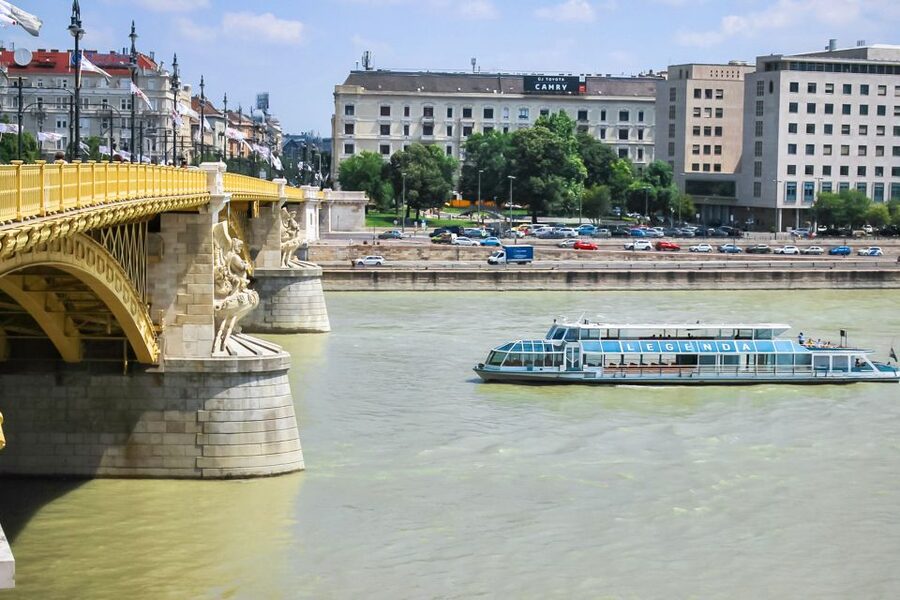 Budapest: Daytime Sightseeing Boat Cruise - What the boat is like during the ride