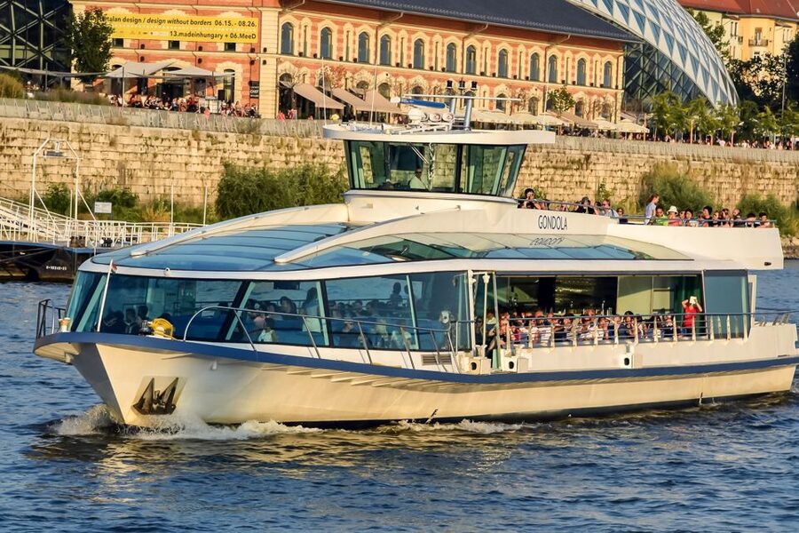Budapest: Daytime Sightseeing Boat Cruise - Boarding at Dock 7 in central Budapest