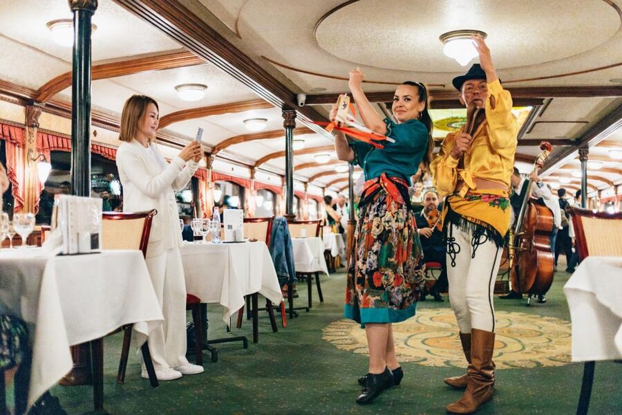 Budapest: Dinner Cruise with Live Music and Folk Dance Show - The route from Parliament to Gellért Hill