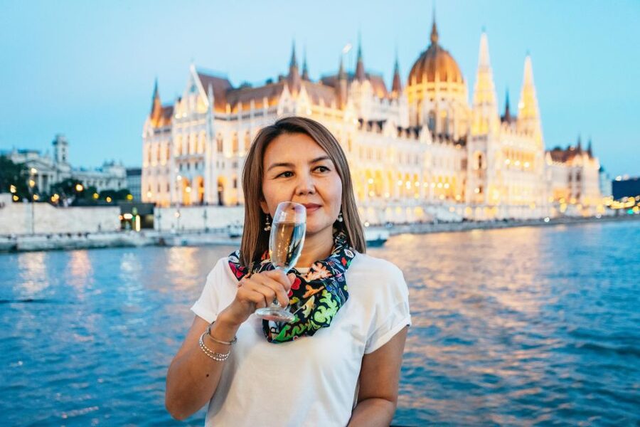 Budapest: Evening Cruise including Drink Options - Drinks, music, and the atmosphere on board