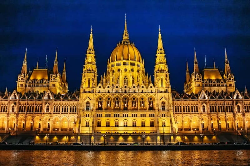 Budapest: Evening Cruise with 4-Course Dinner - The Danube route, from Gellert Hill to Margaret Bridge