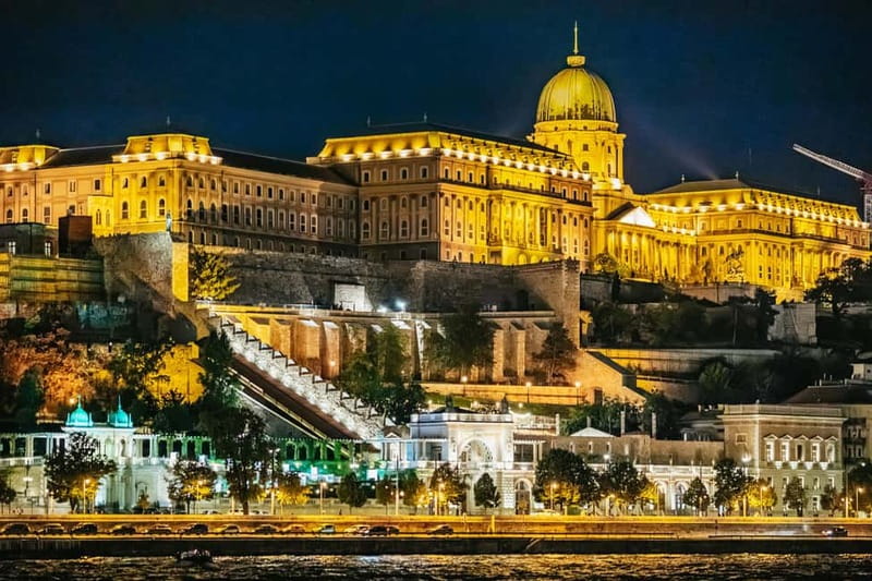 Budapest: Evening Cruise with 4-Course Dinner - What the four-course dinner is like