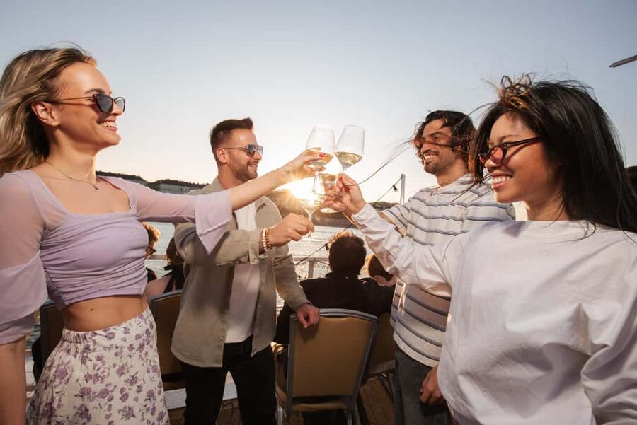 Budapest: Lotus Cruise with Unlimited Aperol and Prosecco - Key points to know before booking