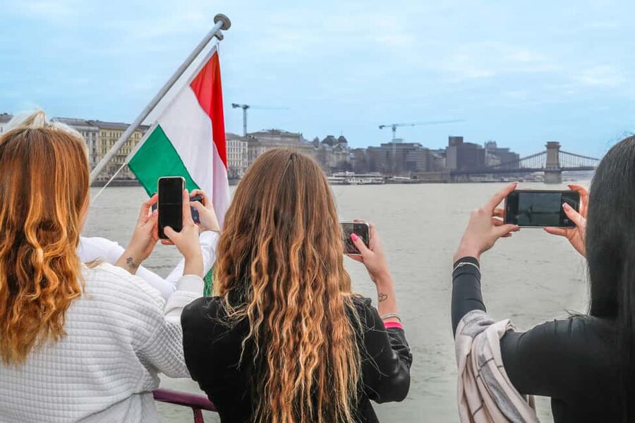 Budapest: Nighttime or Daytime City Sightseeing Cruise - Who will enjoy this cruise most?