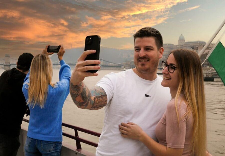 Budapest: Nighttime or Daytime Sightseeing Cruise - What you see from the river