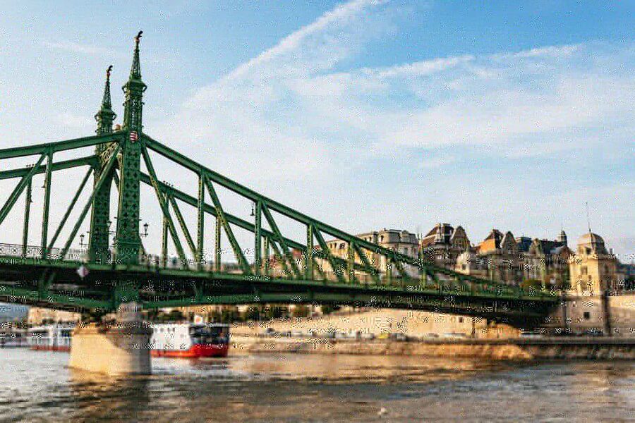 Budapest: Nighttime or Daytime Sightseeing Cruise - Daytime, sunset, or night?