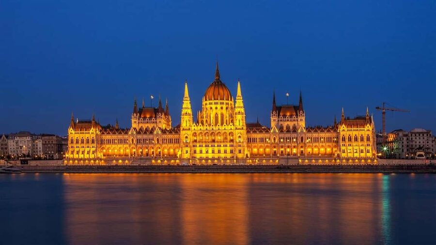 Budapest: Parliament Panorama Cruise with Törley Prosecco - The English audio guide on board