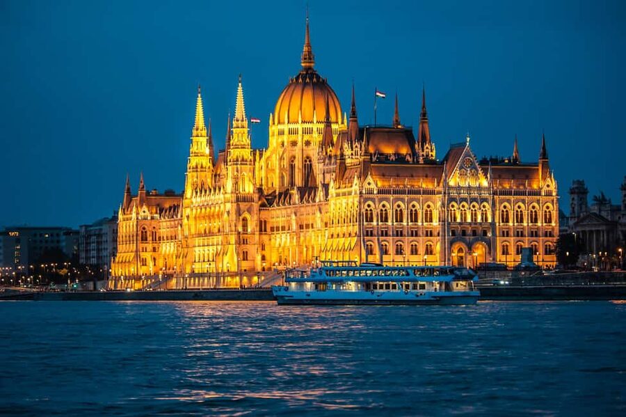 Budapest: Parliament Panorama Cruise with Törley Prosecco - Bridges, concert halls, and the central riverfront