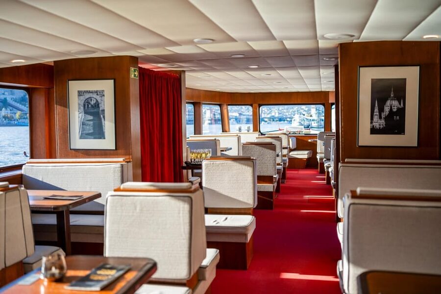 Budapest: Premium Sightseeing Cruise with Tokaj Frizzante - Using the audio guide on your own phone