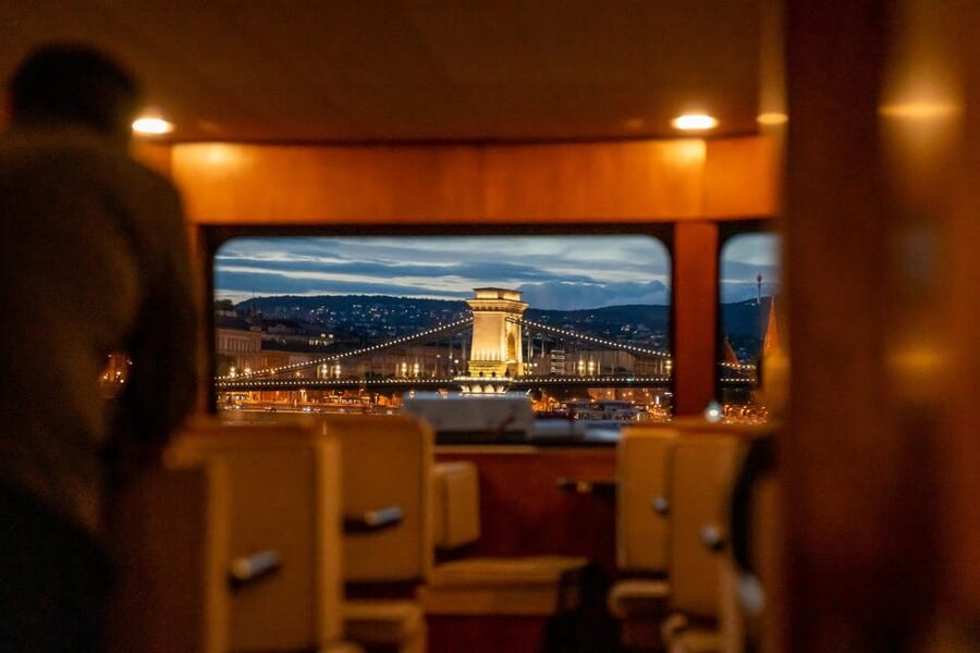Budapest: Premium Sightseeing Cruise with Tokaj Frizzante - Choosing daytime or evening