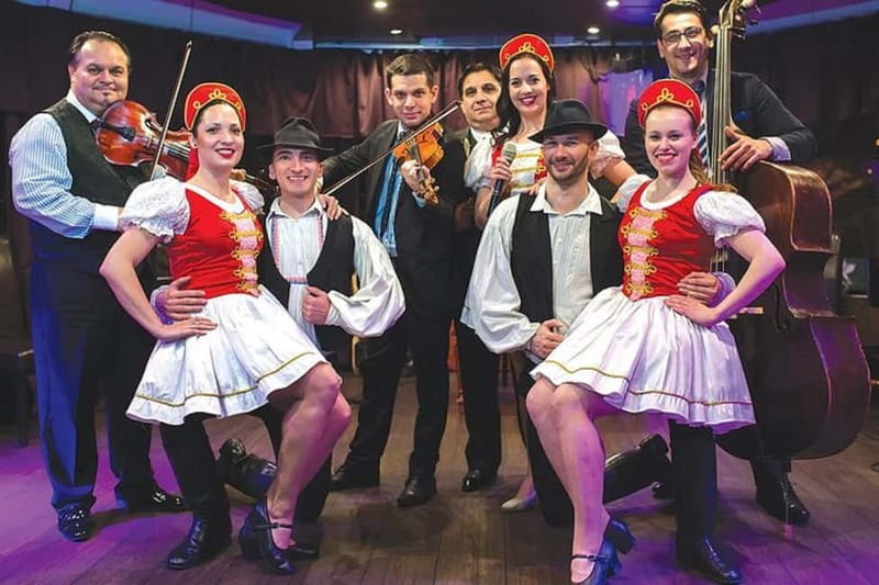 Budapest: Prosecco Dinner Cruise with Live Music - Folk music, singing, and the choice of piano entertainment