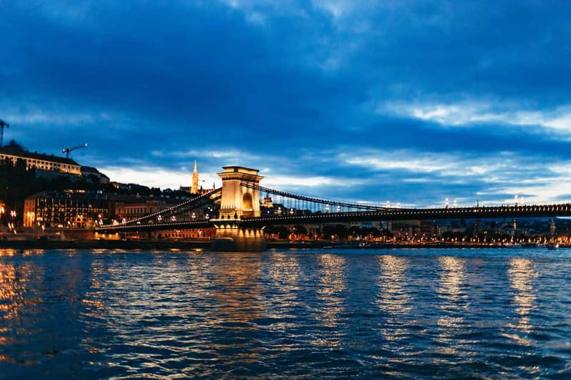 Budapest: Prosecco Dinner Cruise with Live Music - Should you book the Silverline dinner cruise?